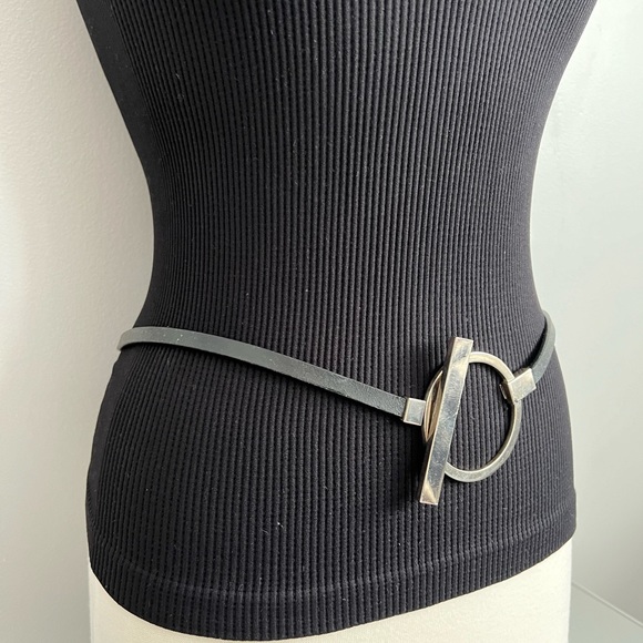 Limited Thin Leather Belt Black Silver Loop Contemporary Modern Womens M 32-34 - Picture 4 of 17